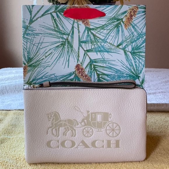 🐴 COACH LARGE CORNER WRISTLET WITH HORSE AND CARRIAGE 🐴 - Picture 7 of 16